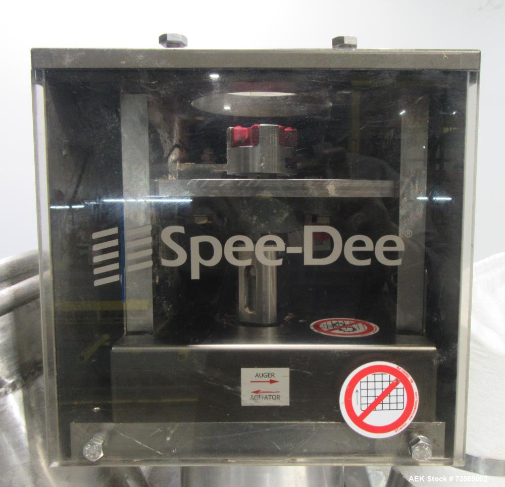 Used Spee-Dee Model 4600 S Semi Automatic Servo Auger Filler. Has stainless Steel agitated hopper. 3/60/240V. This includes a new servo motor from Spee-Dee.