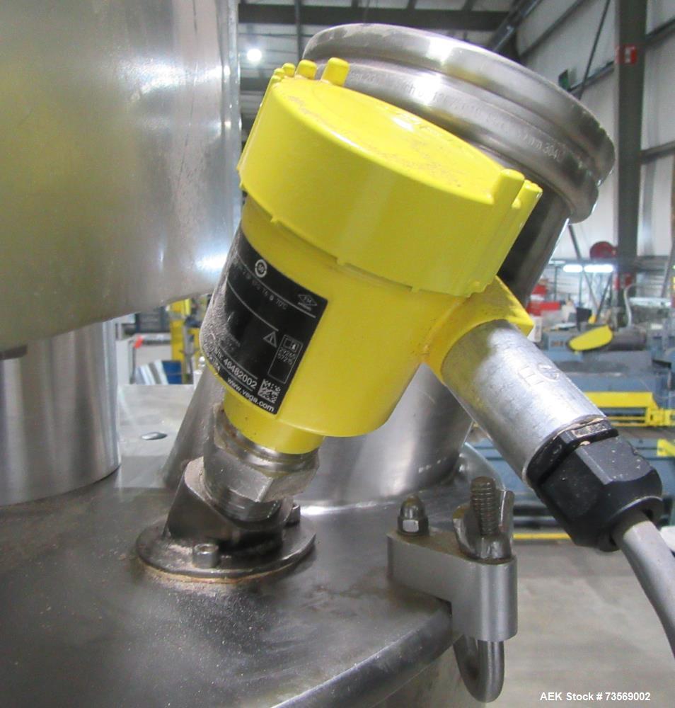 Used Spee-Dee Model 4600 S Semi Automatic Servo Auger Filler. Has stainless Steel agitated hopper. 3/60/240V. This includes a new servo motor from Spee-Dee.