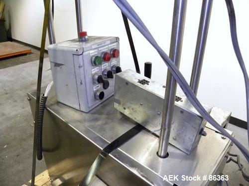 Used Deitz Company Versacount Tablet/Capsule Counter/Bottle Filler, Model FF 714R. 16" diameter turntable, feed hopper with vibratory feeder. Approximately 2400 tablets per minute. Includes a model A...