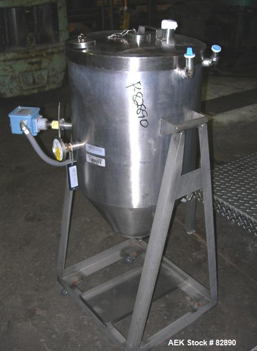 Used Arenco Model AM2000 Twin Piston Laminate Tube Filler. Currently equipped with high frequency sealer. Tubes are fed automatically through a dual tube magazine. Stations include tube cleaning, tub...