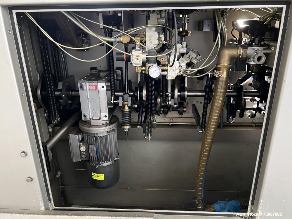 Used Bossar Form & Fill Horizontal Pouch Filler, Model B-1400/PH/D. Capable of speeds up to 110. Size range 50mm to 140mm wide x 50mm to 210mm height. Maximum fill volume 400cc. Setup for 4 sided sea...