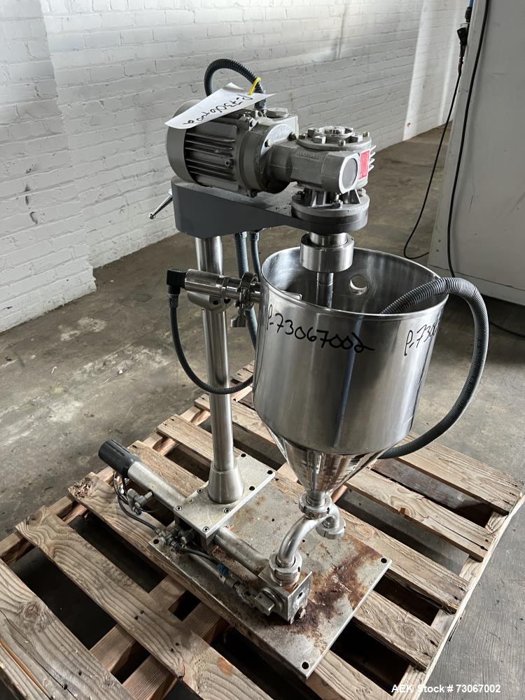 Used Bossar Form & Fill Horizontal Pouch Filler, Model B-1400/PH/D. Capable of speeds up to 110. Size range 50mm to 140mm wide x 50mm to 210mm height. Maximum fill volume 400cc. Setup for 4 sided sea...
