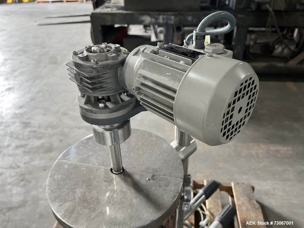 Used Bossar Form & Fill Horizontal Pouch Filler, Model B 1400 D. Capable of speeds up to 110. Size range 50mm to 140mm wide x 50mm to 210mm height. Maximum fill volume 400cc. Setup for 4 sided seal p...