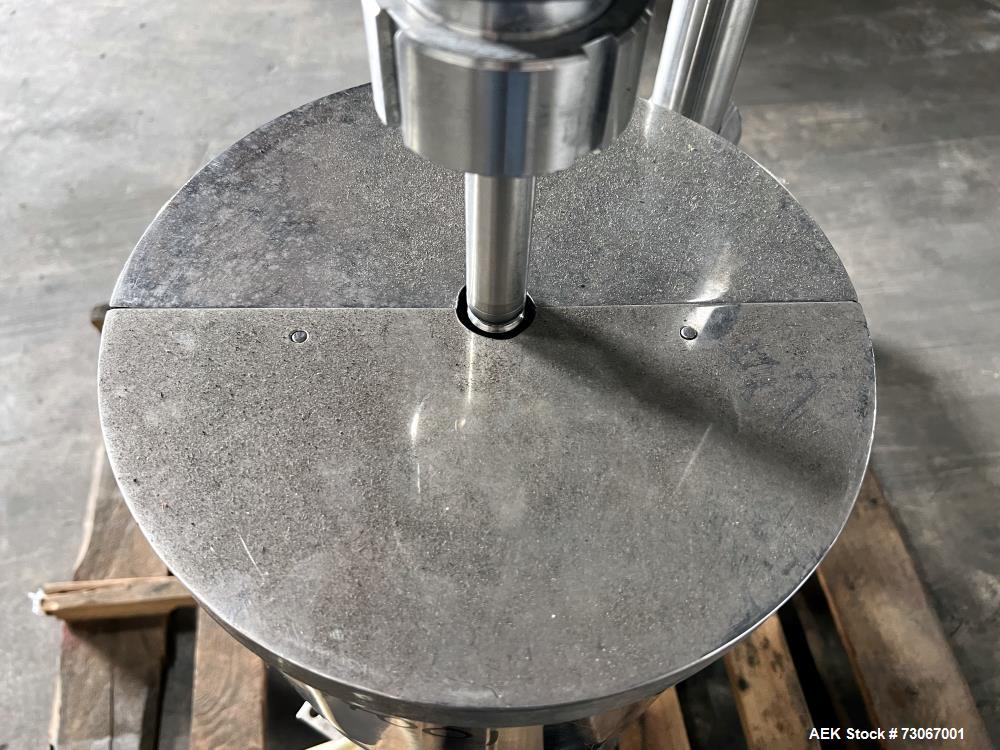Used Bossar Form & Fill Horizontal Pouch Filler, Model B 1400 D. Capable of speeds up to 110. Size range 50mm to 140mm wide x 50mm to 210mm height. Maximum fill volume 400cc. Setup for 4 sided seal p...