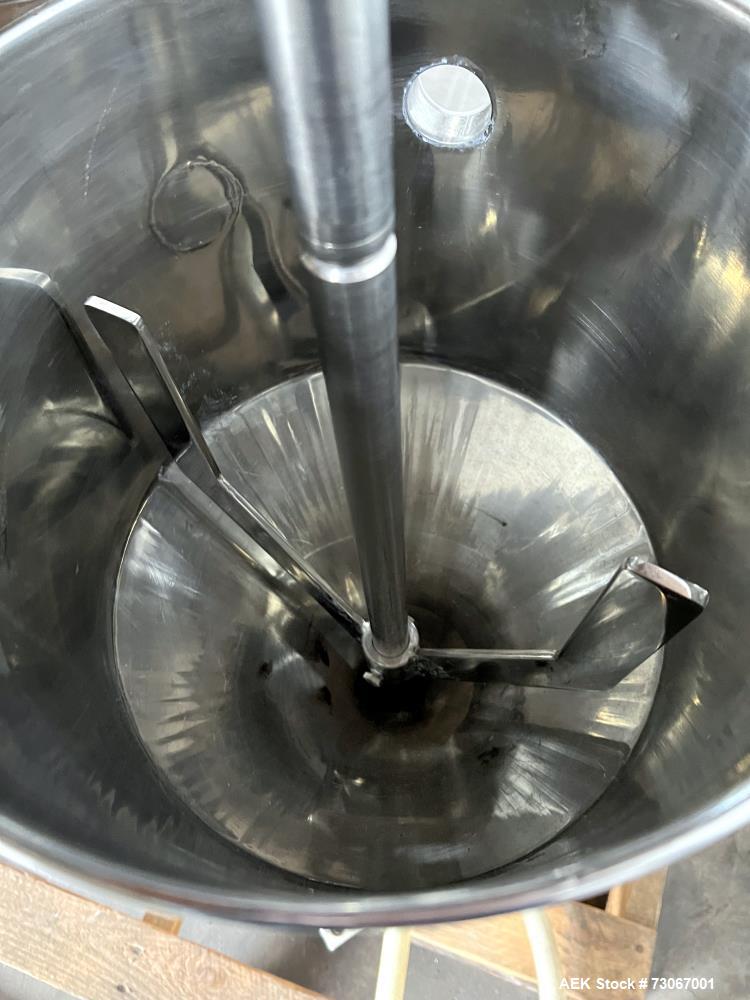 Used Bossar Form & Fill Horizontal Pouch Filler, Model B 1400 D. Capable of speeds up to 110. Size range 50mm to 140mm wide x 50mm to 210mm height. Maximum fill volume 400cc. Setup for 4 sided seal p...