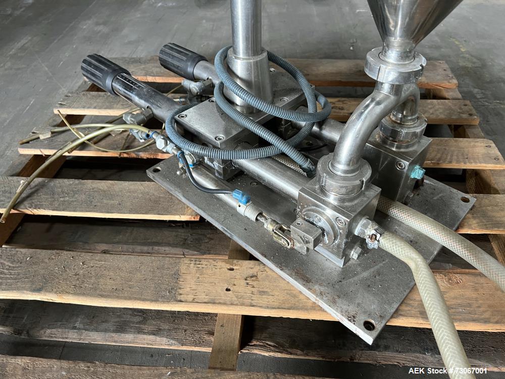 Used Bossar Form & Fill Horizontal Pouch Filler, Model B 1400 D. Capable of speeds up to 110. Size range 50mm to 140mm wide x 50mm to 210mm height. Maximum fill volume 400cc. Setup for 4 sided seal p...