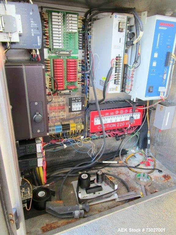 Used Pacmac Model 9500 Vertical Form, Fill, and Seal Machine with Zipper. Has a bag size range of: 3" to 15" (wide) and 4" to 19" (length). Has a maximum web width of 36". Equipped with film registra...