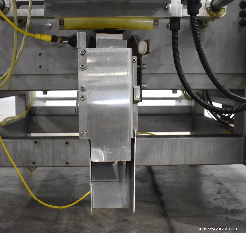 Used Viking Masek M250 Vertical Form Fill Seal Machine with Yamato ADW-314-SD Weigher