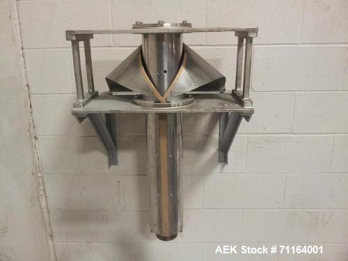 Used Cryovac 2000B Vertical Form Fill Seal Machine for Liquids. Capable of speeds up to 30 bags per pouch per minute. Has a pouch size range: width 6" to 12", length 8" to 24". Pouch fill volume 16 o...