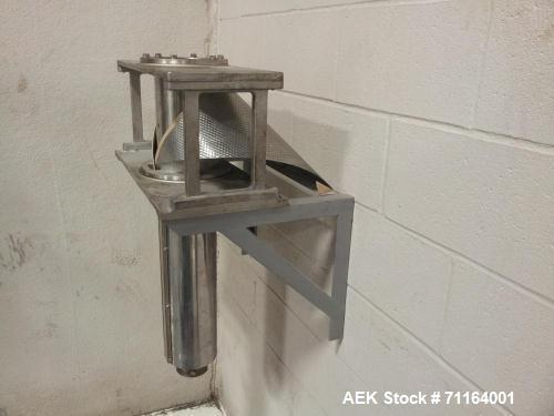 Used Cryovac 2000B Vertical Form Fill Seal Machine for Liquids. Capable of speeds up to 30 bags per pouch per minute. Has a pouch size range: width 6" to 12", length 8" to 24". Pouch fill volume 16 o...