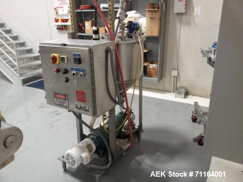 Used Cryovac 2000B Vertical Form Fill Seal Machine for Liquids. Capable of speeds up to 30 bags per pouch per minute. Has a pouch size range: width 6" to 12", length 8" to 24". Pouch fill volume 16 o...