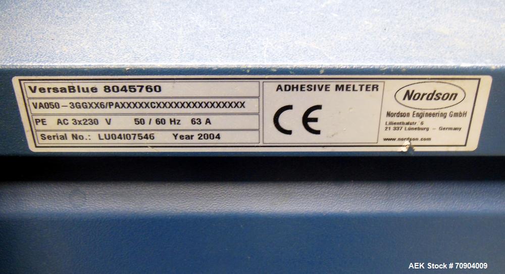 Used Nordson VersaBlue 50 Glue System. Built 2004. Has a holding capacity of 50 Liters, Maximum 6 hoses/guns, throughput per hour 165 lbs (75kg), Melt Rate per hour 110 lbs (50kg). 3/230V/50/60HZ. Ha...