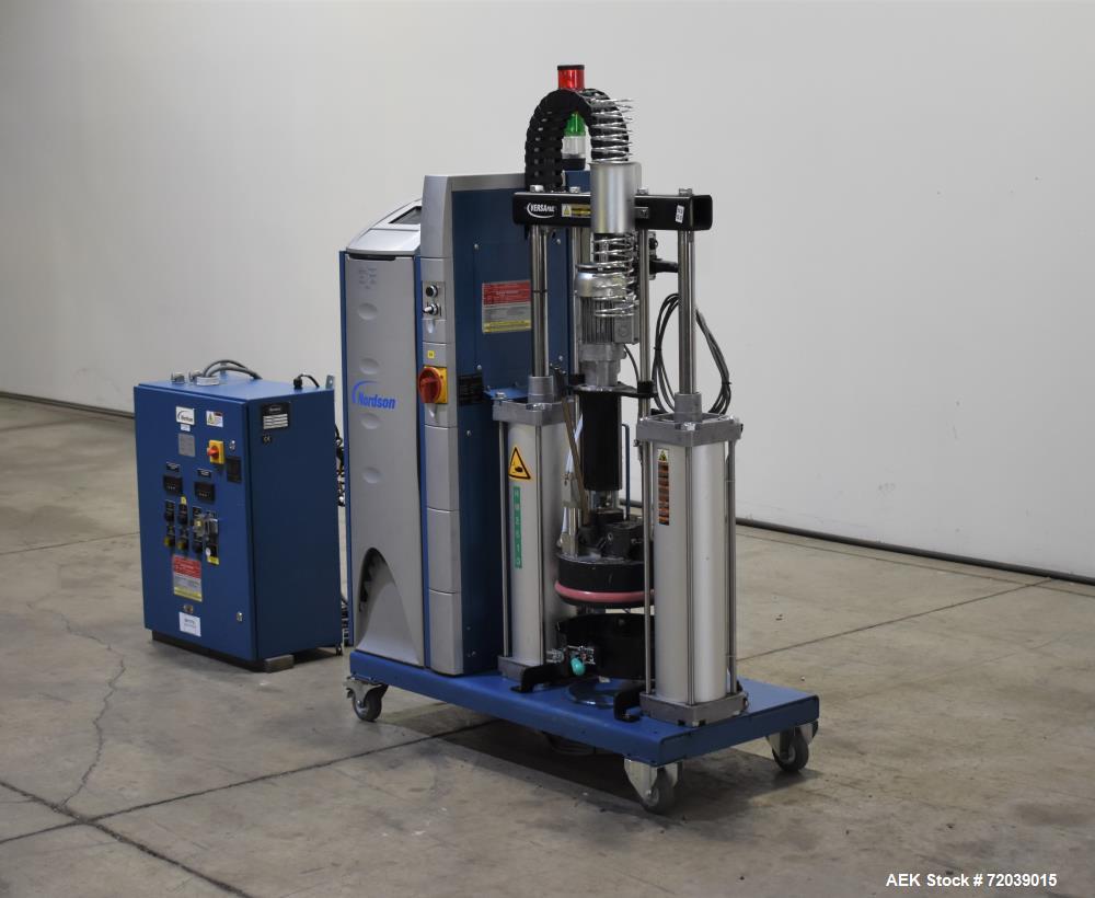 Used Nordson VersaPail Bulk Pail Melter. Model VP020-UN3E4LN/XPAPAWXXCXXXXXXX. 20 Liter or 5 gallon pail capacity, approximate 11.3" diameter. SN0186 Pump rated 8.9 kg/hr (19.6 lbs). Maximum operatin...