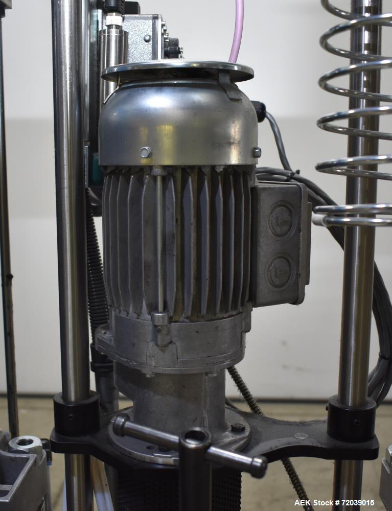 Used Nordson VersaPail Bulk Pail Melter. Model VP020-UN3E4LN/XPAPAWXXCXXXXXXX. 20 Liter or 5 gallon pail capacity, approximate 11.3" diameter. SN0186 Pump rated 8.9 kg/hr (19.6 lbs). Maximum operatin...