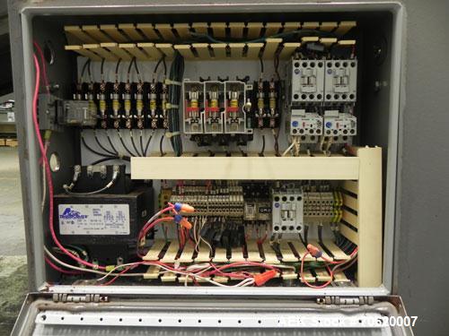Used Mateer Burt 704 Automatic Roll Through Hot Glue Wraparound Labeler. Capable of speeds up to 600 labels per minute depending on materials and application. Can size range: 1-3/4" to 7-1/4" in diam...