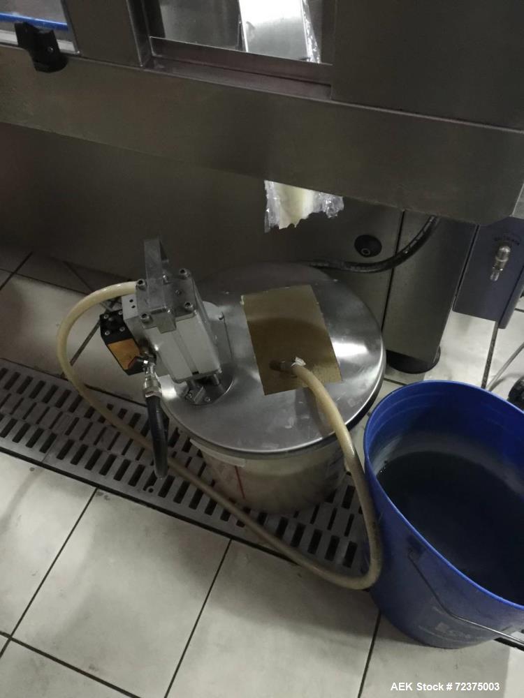 Used Ave Della Toffla Group Bottle Labeler