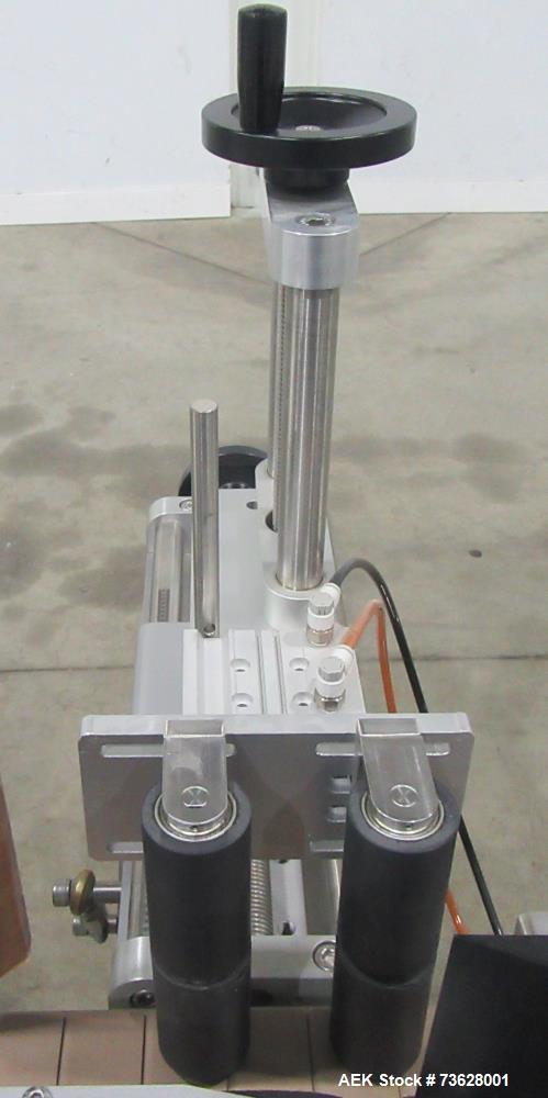 Stainless Steel Tronics S3S Wrap Labeling Machine for Round Containers