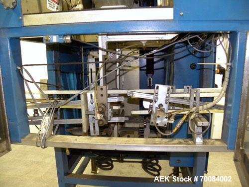 Used SleeveCo Model ST-2200R Stretch Sleeve Applicator capable of speeds up to 60 bottles per minute. Currently set up on round gallon containers, has film registration. Machine footprint 48" long x ...