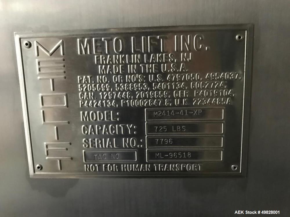 Used Meto Lift Drum Manipulator/Inverter, Model M2414-41. Top mounting plate: 8” x 8” sq. SS Floor Plate: 24” diameter. SS Column Height: 384”. Column size: 13” wide x 13” deep lift. Capacity: 330 kg...