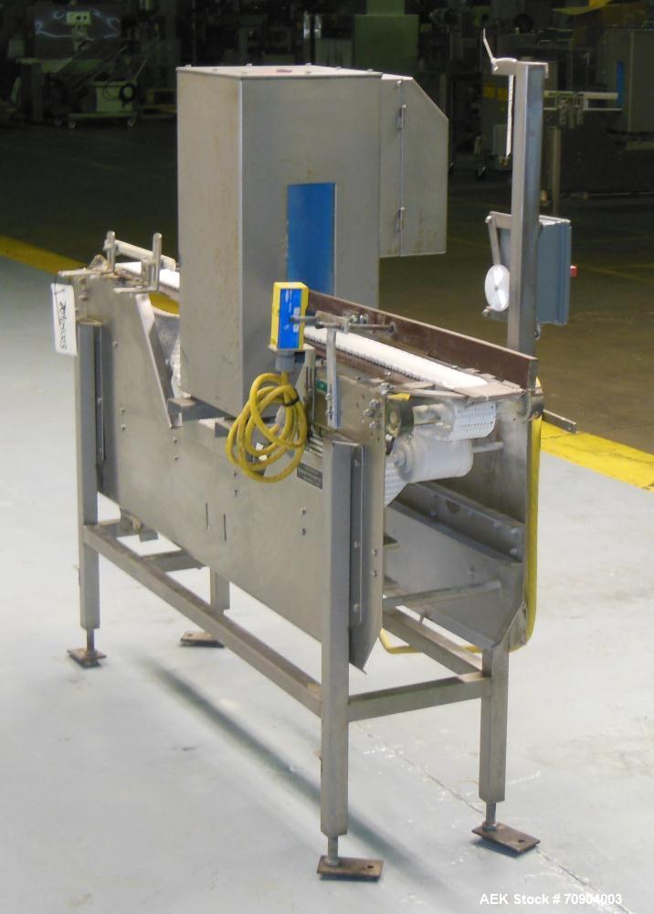 Used- Loma IQ2 Conveyor Mounted Metal Detector.  Built 06/2004. Aperture size 100 mm (3-15/16") Wide x 350 mm (13-3/4 ") Tal...