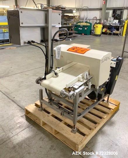 Safeline / Mettler Toledo SL Conveyor Mounted Metal Detector