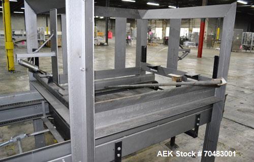 Used Alvey Model 800 Automatic Palletizer. Capable of speeds up to 75 cases per minute. Has Allen Bradley Micrologixs PLC controls, last running 40 x 48 pallets. Has pallet feeder, compact design.