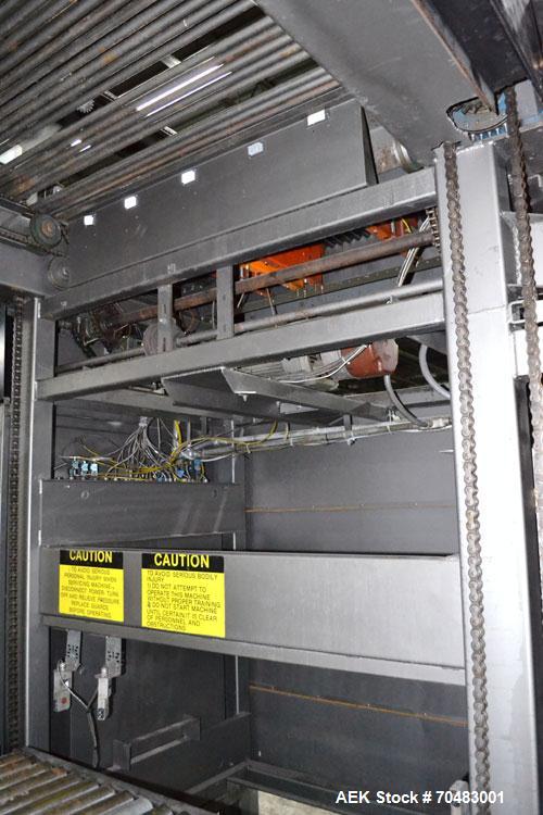 Used Alvey Model 800 Automatic Palletizer. Capable of speeds up to 75 cases per minute. Has Allen Bradley Micrologixs PLC controls, last running 40 x 48 pallets. Has pallet feeder, compact design.