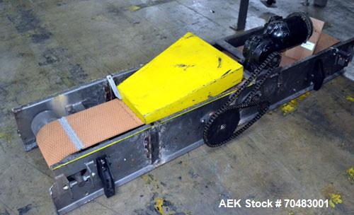 Used Alvey Model 800 Automatic Palletizer. Capable of speeds up to 75 cases per minute. Has Allen Bradley Micrologixs PLC controls, last running 40 x 48 pallets. Has pallet feeder, compact design.