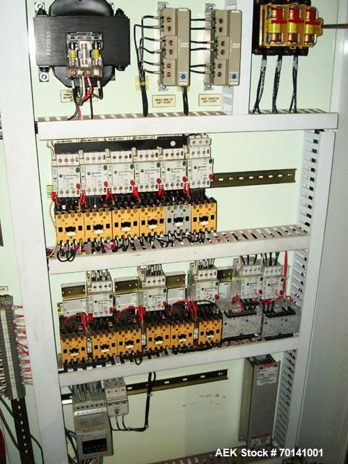 Used Alvey Model 800 Automatic Palletizer. Capable of speeds up to 75 cases per minute. Has Allen Bradley 504 PLC controls, last running 40 x 48 pallets. Has pallet feeder, compact design.