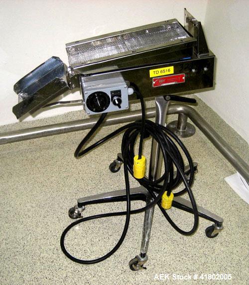 Used Key International Tablet Deduster, Model TD-101, 304 Stainless Steel. Air volume 1 to 2 cfm, vacuum 20 to 30 cfm. 115 volt. Mounted on stand with casters.