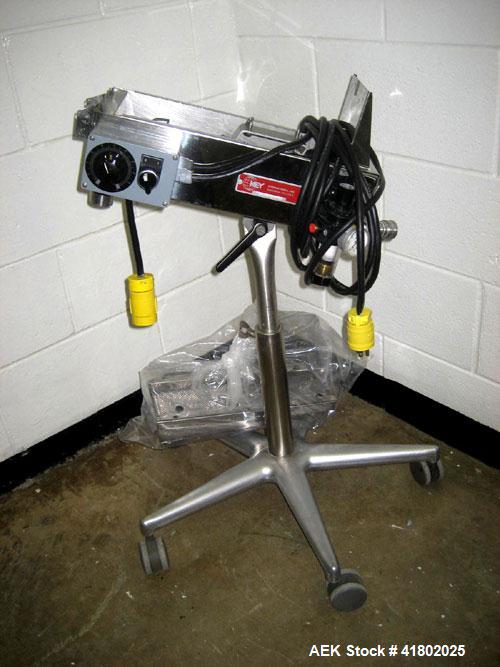 Used Key International Tablet Deduster, Model TD-101, 304 Stainless Steel. Air volume 1 to 2 cfm, vacuum 20 to 30 cfm. 115 volt. Mounted on stand with casters.