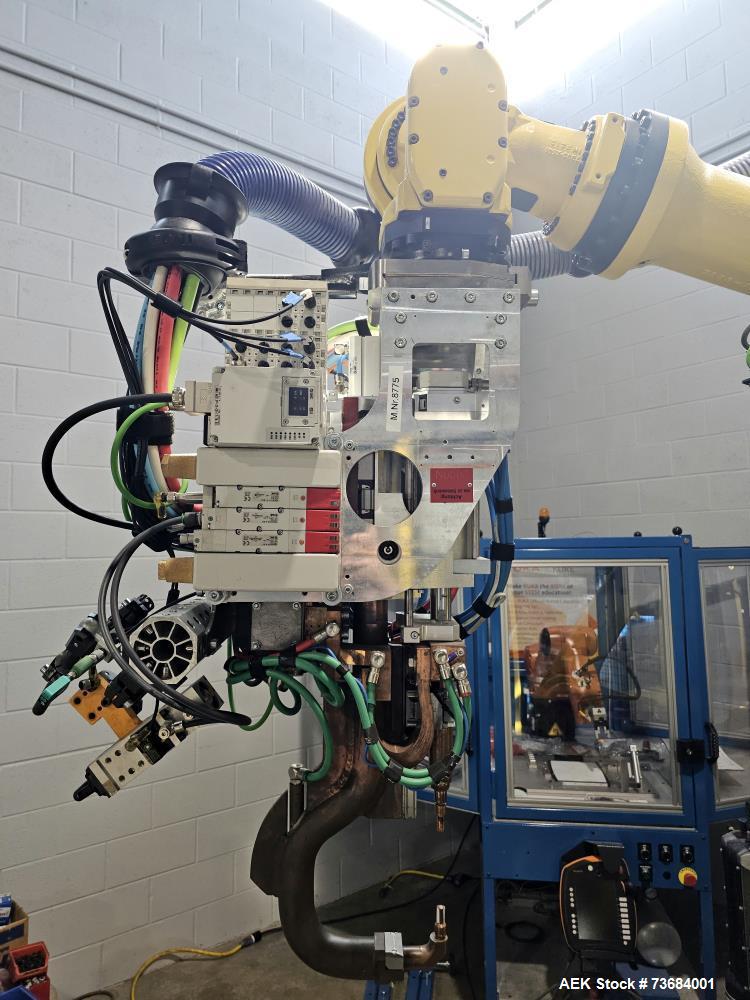 Used Fanuc R-2000iC/210F Heavy Payload 6-Axis Industrial Robot with R-30iB Controller & Welding Gun