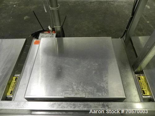Used Mettler-Toledo Model 662 StepSaver Manual Weigh-Wrap Center. Consists of a SmartTouch Readout, model 8270 scale, stainless steel platform, capacity 50 x .01 pounds, model 317 label printer, labe...