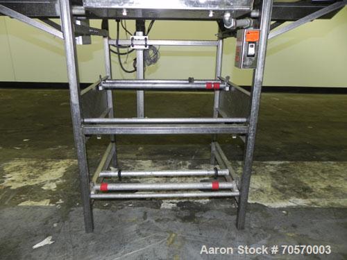 Used Mettler-Toledo Model 662 StepSaver Manual Weigh-Wrap Center. Consists of a SmartTouch Readout, model 8270 scale, stainless steel platform, capacity 50 x .01 pounds, model 317 label printer, labe...