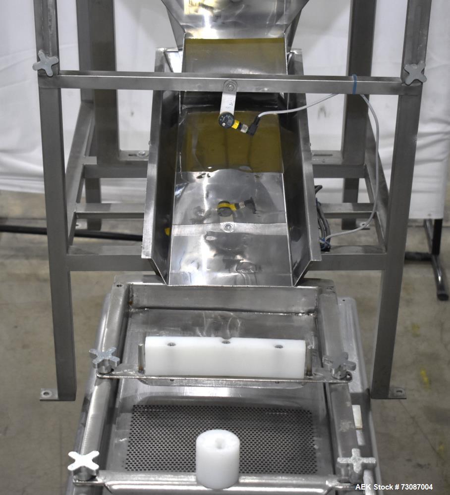 Used- Weigh Right Model IQ-SHUTTLE SP Linear Bulk Dribble Scale. Infeed hopper with Syntron model BF-2-B magnetic feeder. Fe...