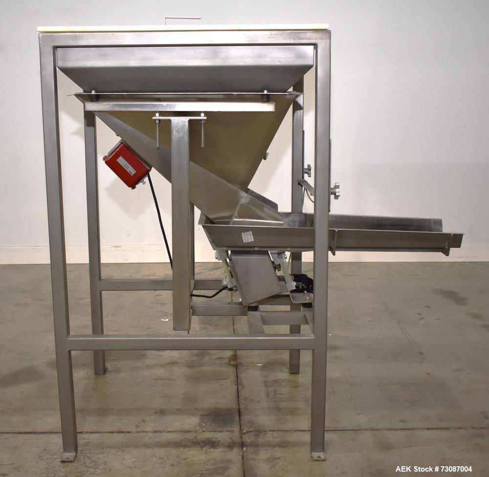 Used- Weigh Right Model IQ-SHUTTLE SP Linear Bulk Dribble Scale. Infeed hopper with Syntron model BF-2-B magnetic feeder. Fe...
