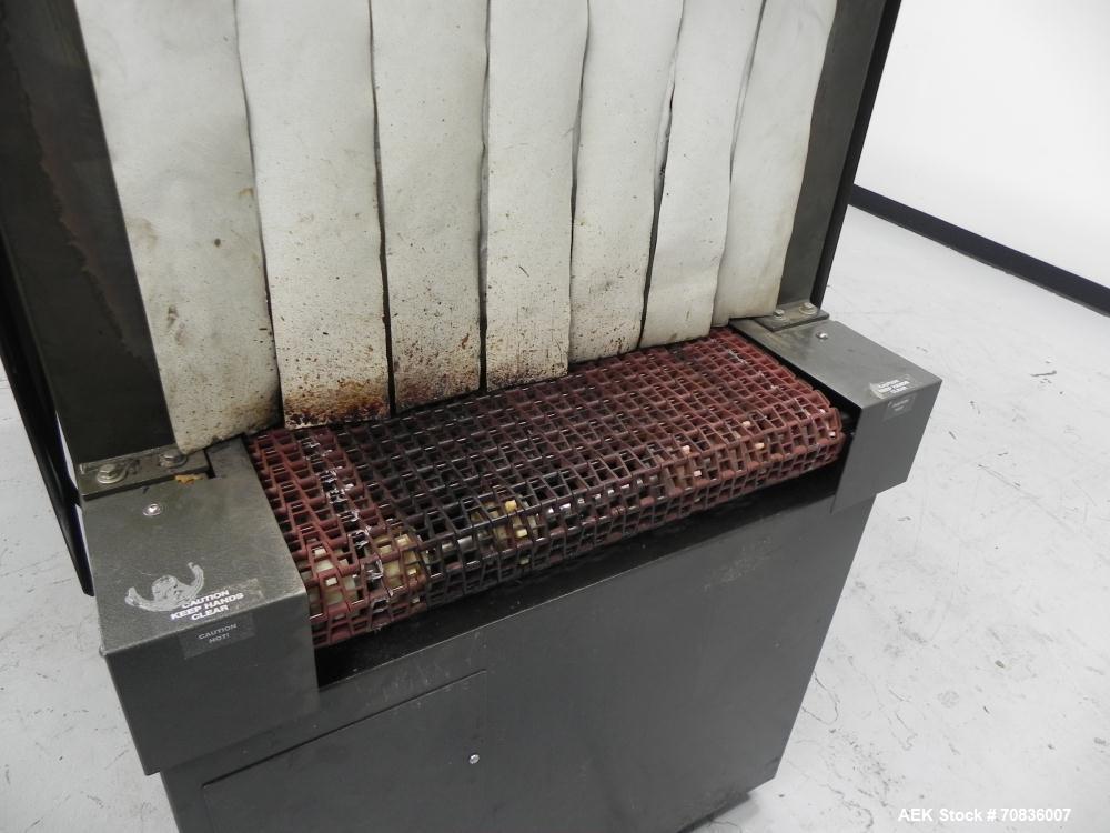 Used Heat Seal Model SW 2414 Semi-Automatic Shrink Bundler & Eastey Model ET 2420 Shrink Tunnel. Bundler has top and bottom power-assisted film unwind. Has 24" (wide) seal jaw with a 14" (tall) openi...