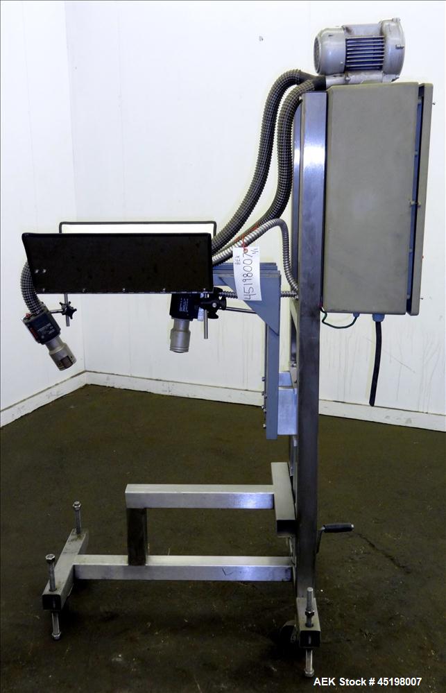 Used Chateau Nicholas Shrink Neck Bander.