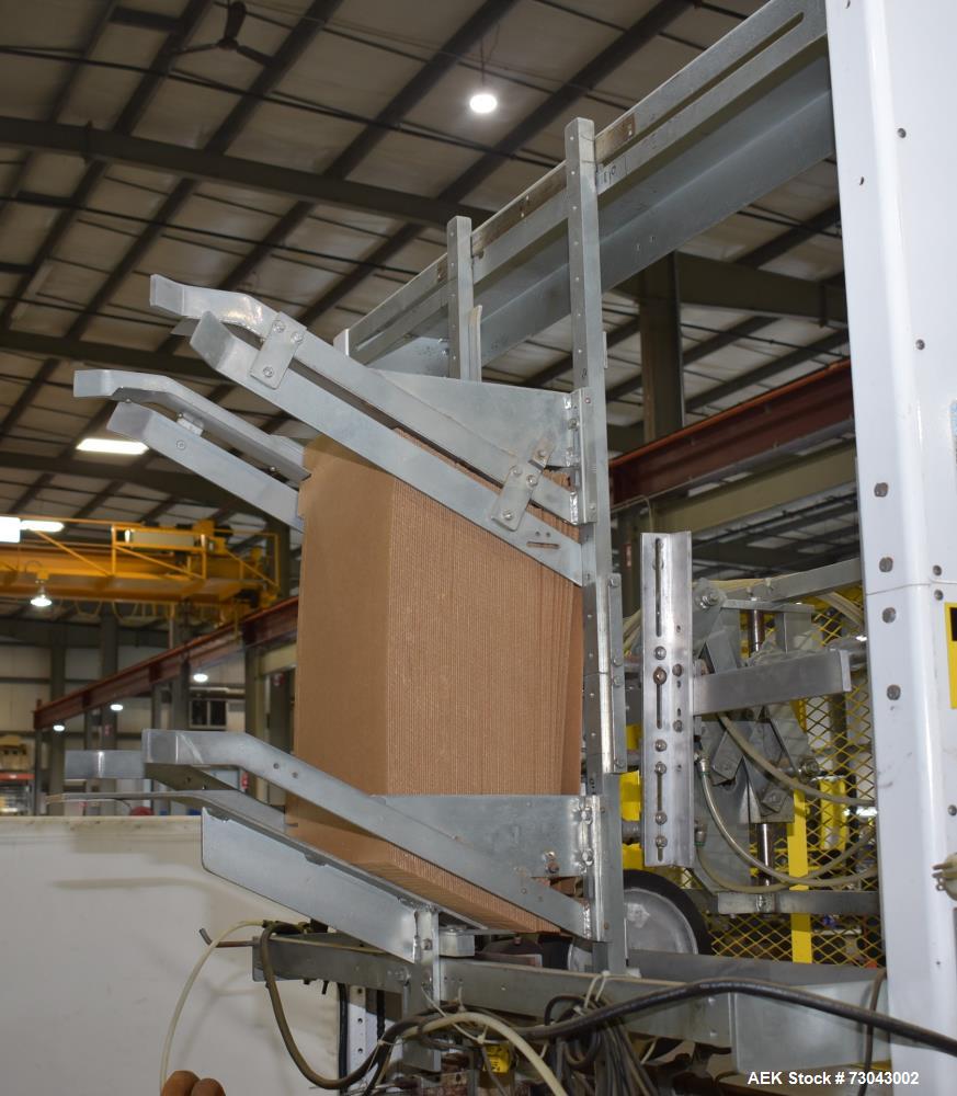 SWF Model 1T6 Automatic Hot Melt Glue Tray Former