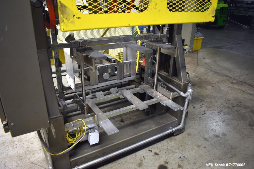 Used SWF (Thiele) Model TF400V Automatic Hot Melt Glue Tray Former.