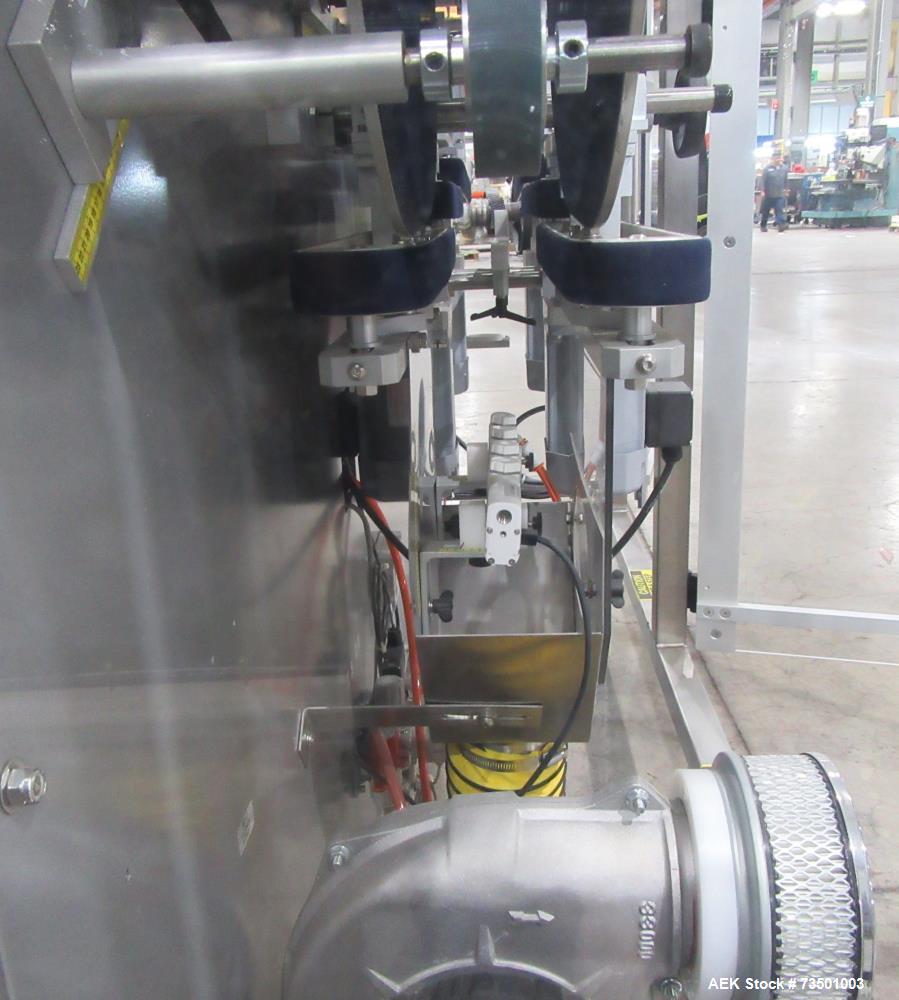 Unused New England NEHCPCL48 Compact Bottle Unscrambler with Ionizer Air Rinser!