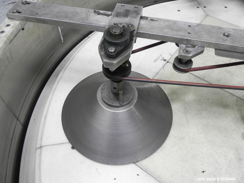 Used New England Model NEHHLP-72 Bottle Unscrambler. Has 72" (diameter) sorting bowl. Is currently set for 36 oz rectangular bottles. Includes New England 100-H/E Hopper. Low profile design and stain...