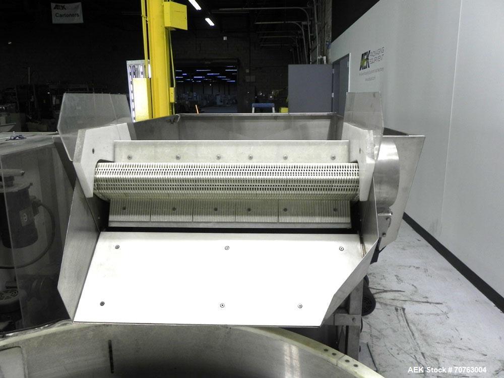 Used New England Model NEHHLP-72 Bottle Unscrambler. Has 72" (diameter) sorting bowl. Is currently set for 36 oz rectangular bottles. Includes New England 100-H/E Hopper. Low profile design and stain...