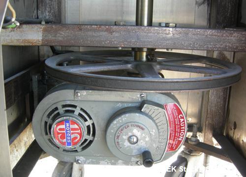 USED: Hull unscrambler/accumulating table, model 24A30. 30" diameter, stainless steel. 1" wide side rails, 12" wide x 24" long infeed section. Driven by a 1/2 hp, 1/60/115/230 volt, 1725 rpm varispee...