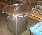 Used Cozzoli Unscrambler/Accumulating Table, Model UT36, Stainless Steel. 36’’ diameter table with rectangular dump section. Has variable speed controller.