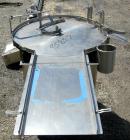 USED: Hull unscrambler/accumulating table, model 24U30. 30