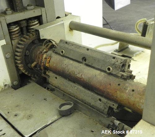 Used FMC Model WM20 SynchroFlo Horizontal Wrapper. Speeds up uo 300 packages per minute. 2 up cutting head, 1 1/2" wide x 7" long. Approximate 142" long lug chain infeed with carrier chain currently ...