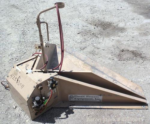 Used Plastic Process Equipment Floor Level Pneumatic Tilt-Table, model BT-16000, carbon steel. 2000 Pound capacity. 44" x 44" Floor level entry, adjustable wand holder, approximate 52 degree corner t...