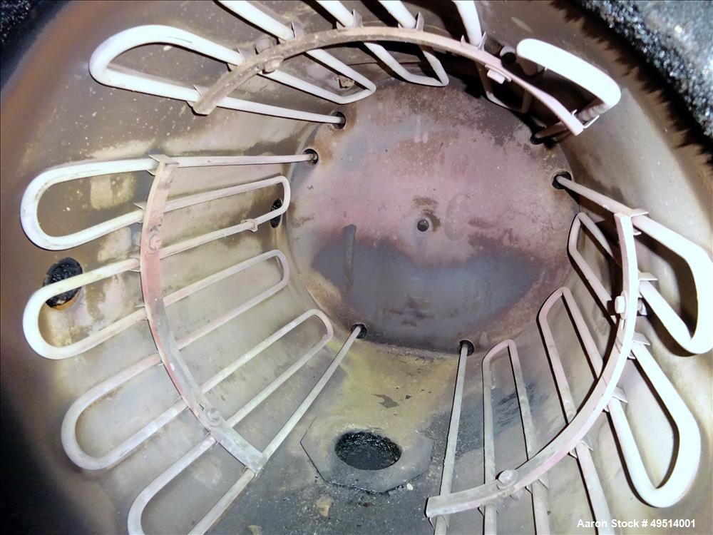 Used Beringer Jet Cleaner, Model 1724. Approximately 17" diameter x 24" long carbon steel chamber. Roll out parts tray approximate 23-1/2'' long. Maximum operating temperature 950 degrees F. Includes...