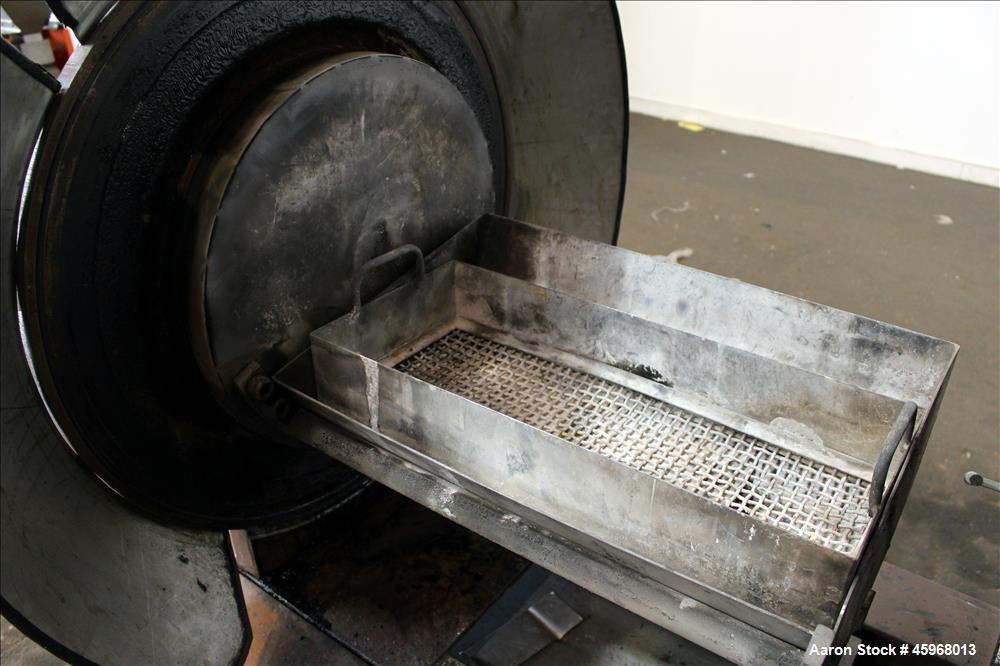 Used Beringer Jet Cleaner, Model JPC 1724. Approximately 17" Diameter x 24" long horizontal chamber. Roll out parts tray. Maximum operating temperature 950 degrees F. Maximum operating pressure 0 psi...